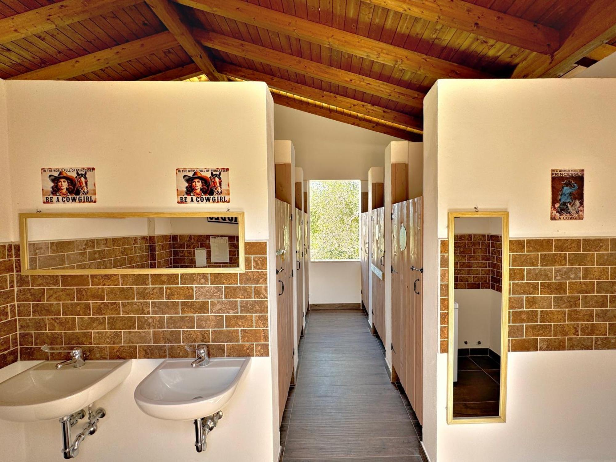 Agricampeggio - Solo Piazzole Vuote - Agriturismo Passione Natura Вьесте Экстерьер фото